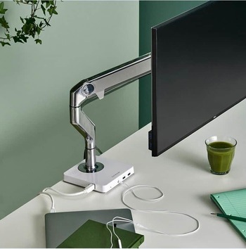 Photo de Bras support d'écran ergonomique ajustable par Humanscale Design Studio, vue 1, disponible chez Oburo à Montréal