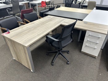 Photo of Logiflex desk with return, vue 1, available at Oburo in Montreal
