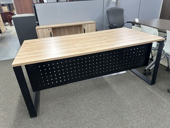 Photo de Bureau avec modestie, vue 1, disponible chez Oburo à Montréal