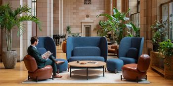 Photo de Opal - Fauteuil Lounge, vue 1, disponible chez Oburo à Montréal