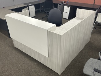 Photo of Classic reception desk by Source, vue 1, available at Oburo in Montreal