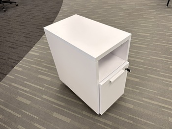 Photo of White Mobile Storage Pedestal, vue 1, available at Oburo in Montreal