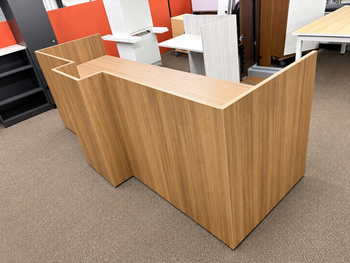Photo of Reception Desk – Pre-Owned, vue 1, available at Oburo in Montreal