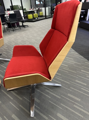 Photo de fauteuil-kruze-lounge image de galerie 1. .. Tous les détails chez Oburo, expert en mobilier de bureau pour la clinique ou la salle de classe à Montréal.