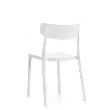 Photo de kylie-chaises-empilables-legeres-et-polyvalentes-blanc image de galerie 10. Gallery 3. Tous les détails chez Oburo, expert en mobilier de bureau pour la clinique ou la salle de classe à Montréal.