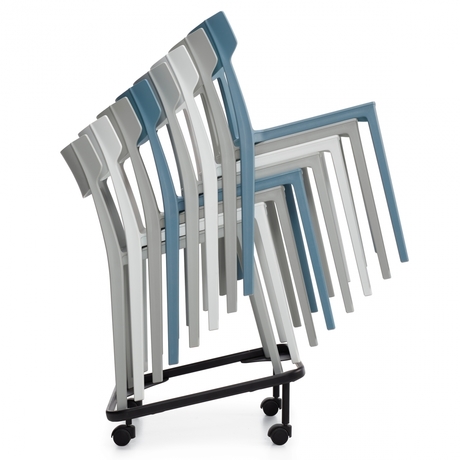 Photo de kylie-chaises-empilables-legeres-et-polyvalentes-gris image de galerie 1. Gallery 12. Tous les détails chez Oburo, expert en mobilier de bureau pour la clinique ou la salle de classe à Montréal.