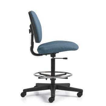 Photo de danio-tabouret-a-hauteur-reglable-sans-accoudoirs image de galerie 1. Gallery 3. Tous les détails chez Oburo, expert en mobilier de bureau pour la clinique ou la salle de classe à Montréal.