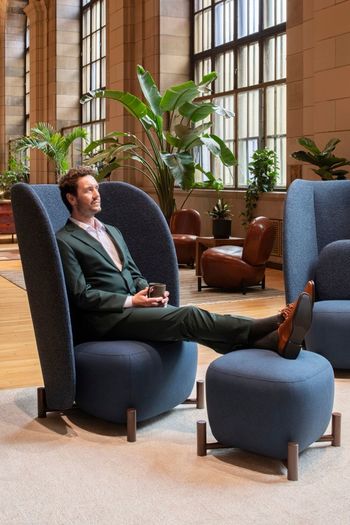 Photo of opal-lounge-chair-and-ottoman gallery image 5. Opal - Lounge chair and Ottoman Image 4. Details at Oburo, your expert in office, medical clinic and classroom furniture in Montreal.