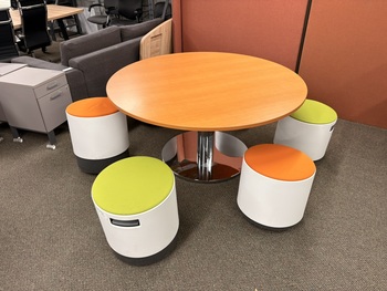 Photo of steelcase-pouf gallery image 1. Steelcase Pouf. Details at Oburo, your expert in office, medical clinic and classroom furniture in Montreal.